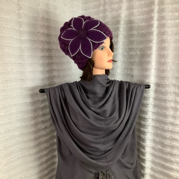 😍 Handcrafted Purple Cloche - Picture 3 of 9